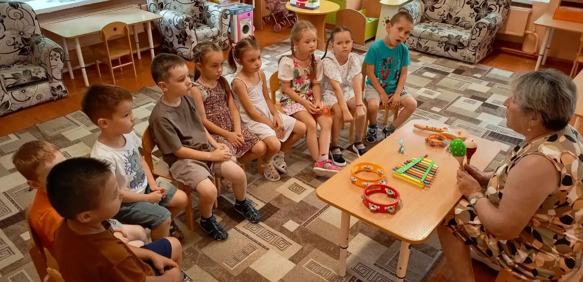 В средней группе "Грибочки" началась яркая и творческая "Неделя талантов". Первый день был посвящен 