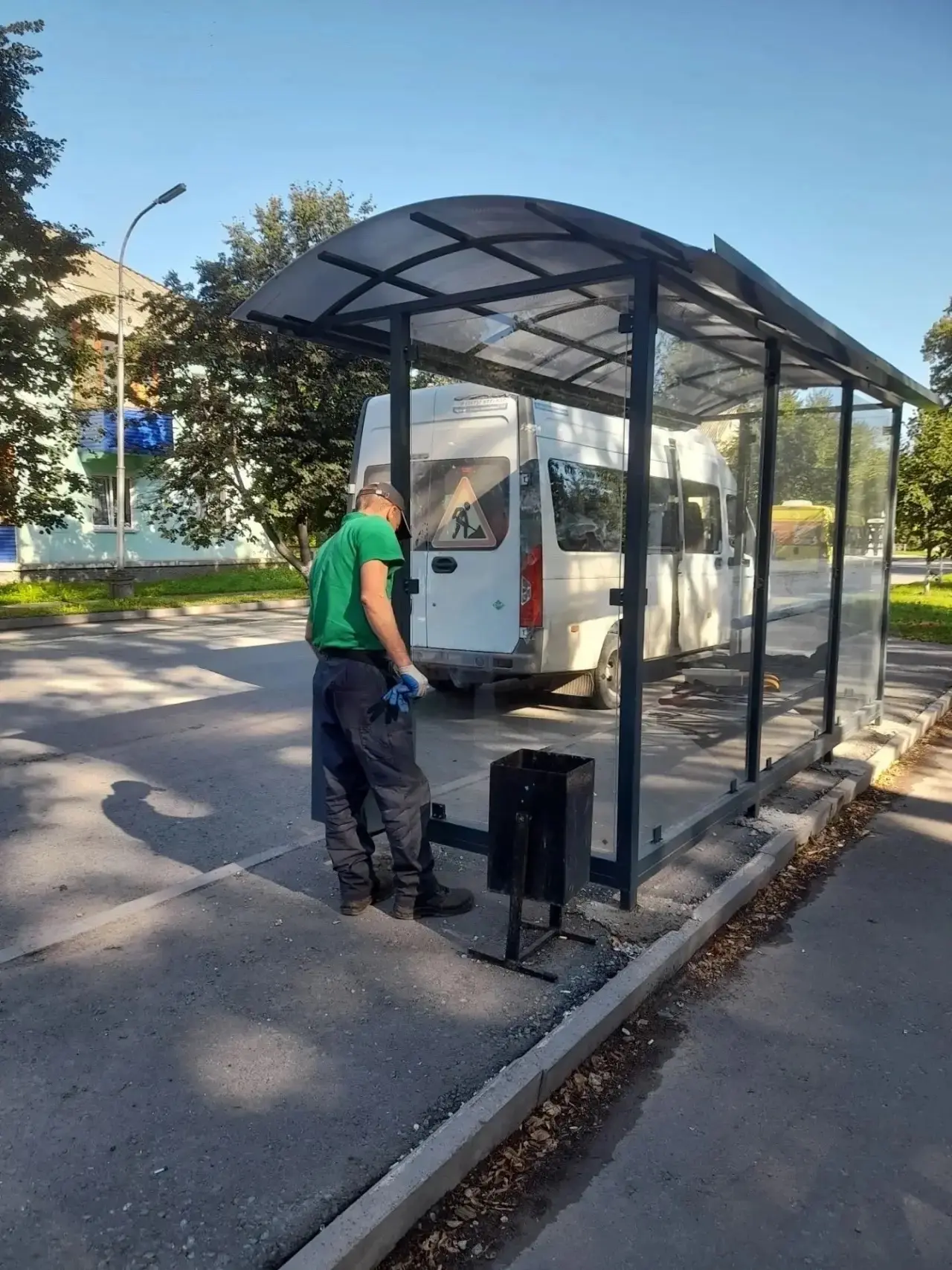 Новые стекла на остановках Салавата: комфорт для горожан восстановлен!

В Салавате успешно завершены