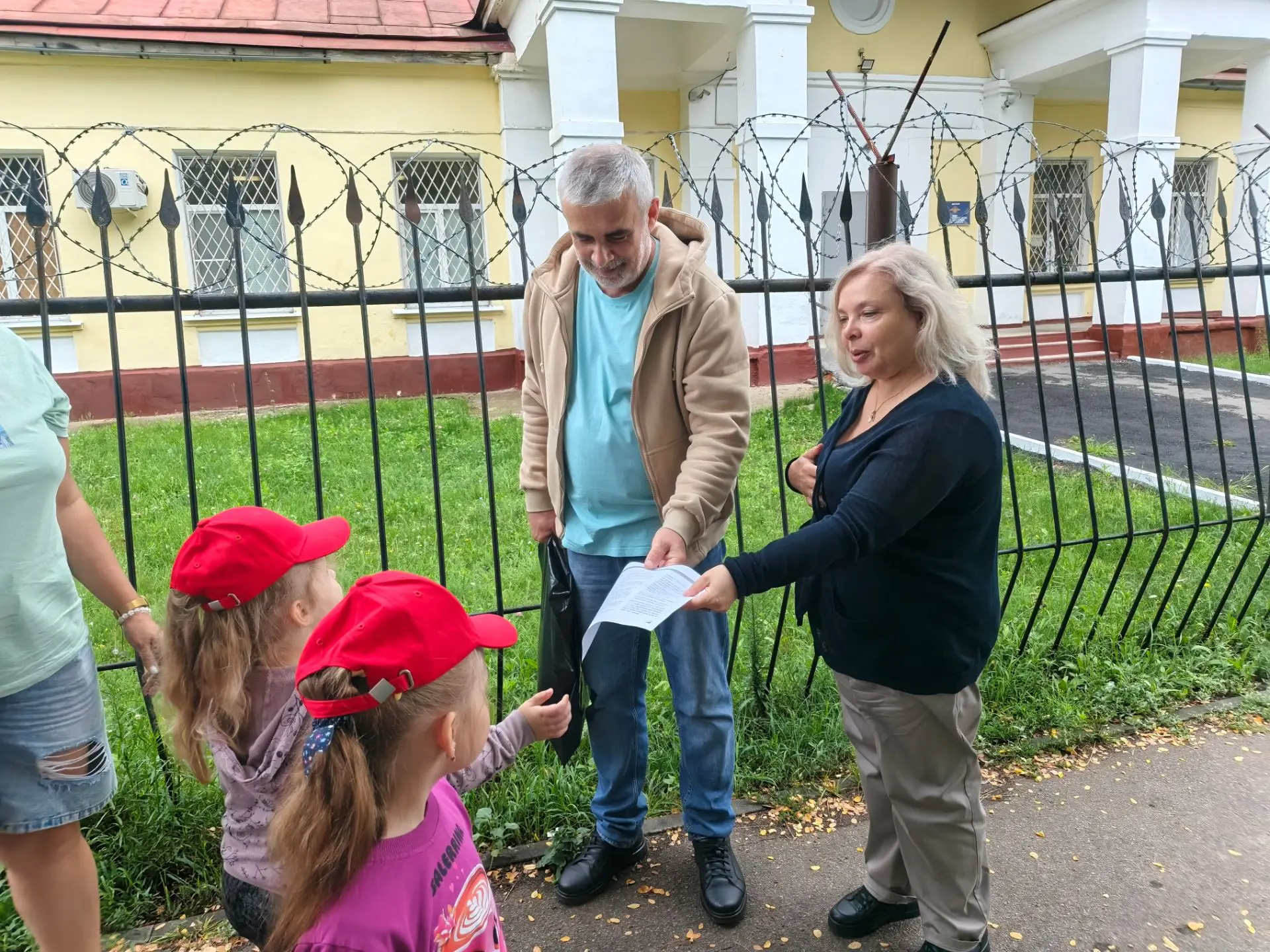 🚔Правила дорожные знать каждому положено🚦

🚦В неделю безопасности дорожного движения наш волонтёр