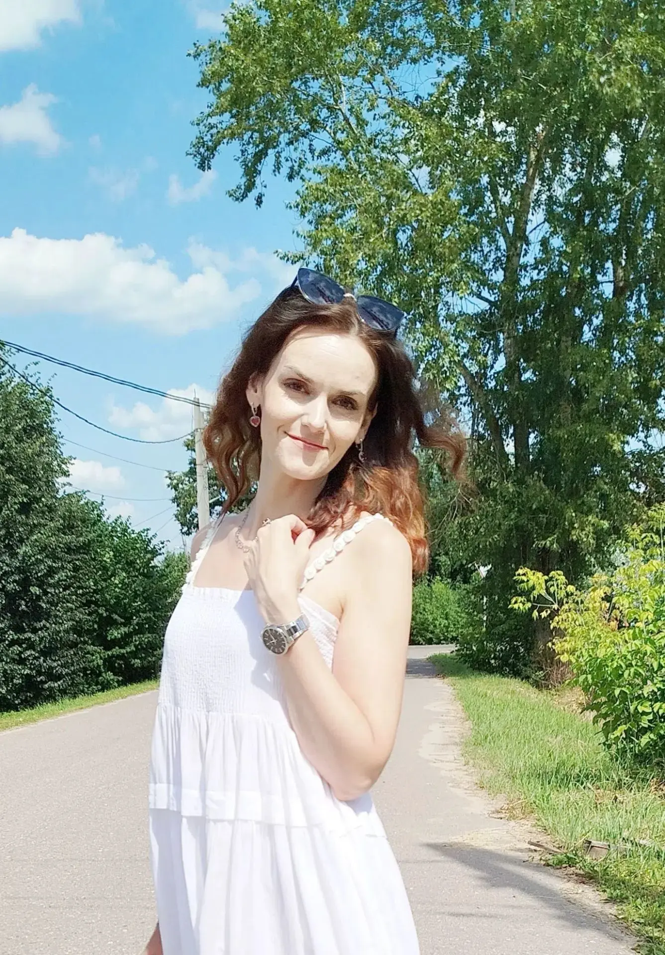 Позови, я тебя услышу –
Голос сердца узнаю твой.
Он – в дожде, что стучит по крыше
И в ночи шелестит