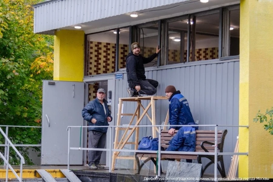 🪟 В Зеленограде начали менять окна, повреждённые после атаки БПЛА