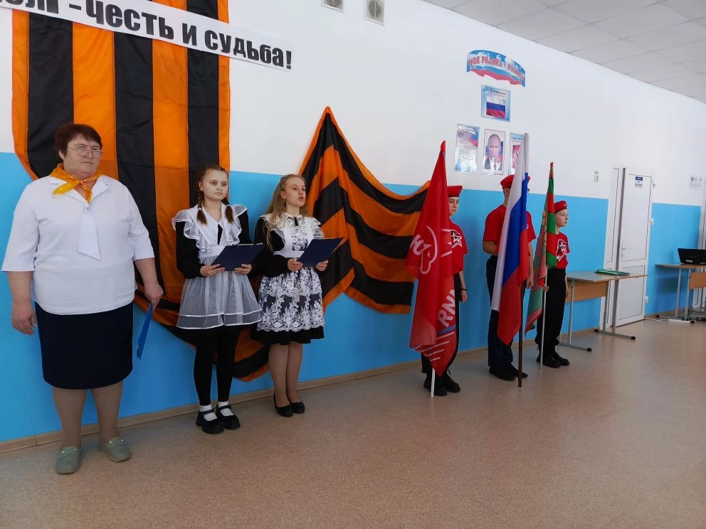 Сегодня состоялась торжественная линейка, посвящённая закрытию месячника оборонно-массо...