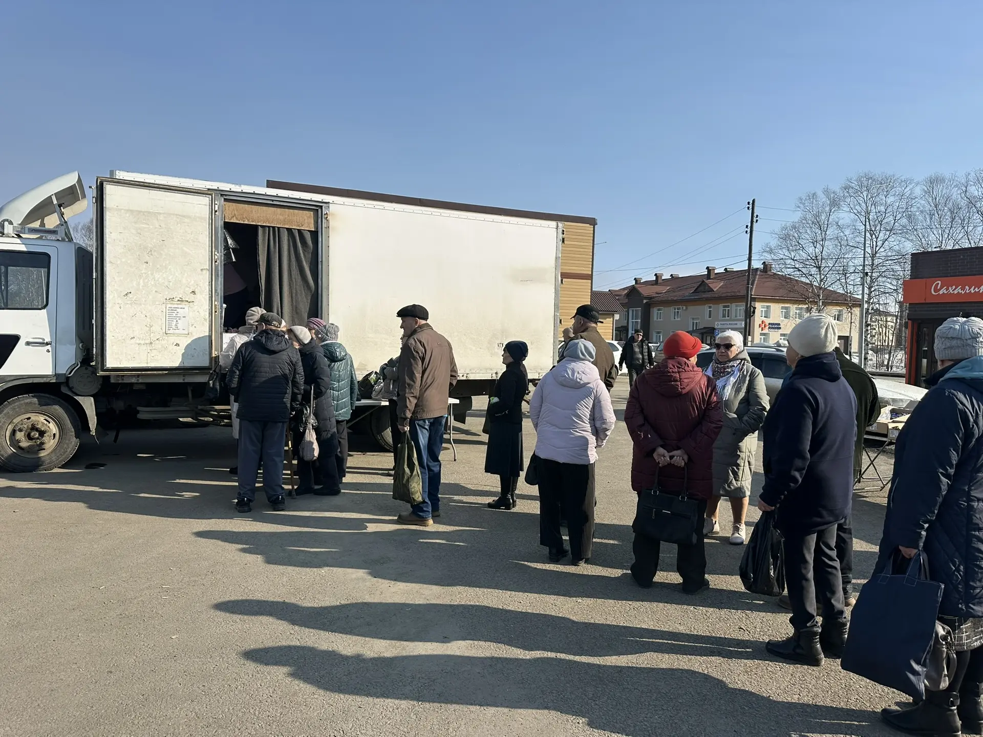 Уважаемые жители и гости Смирныховского района!  3 апреля в Смирных по ул. Пирогова проходит пятничн