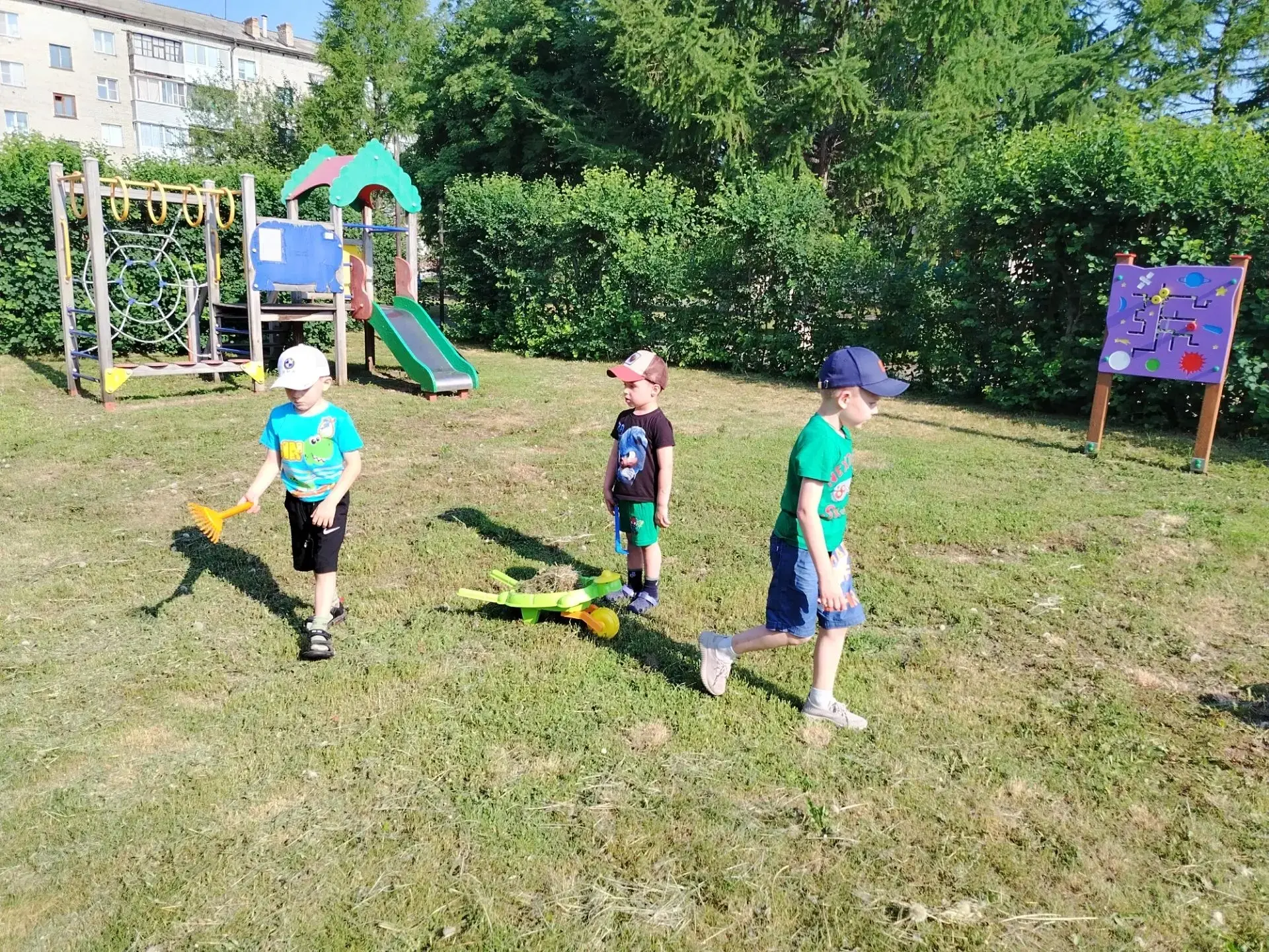 🌞Свежий воздух, зелень деревьев🌳 и пение птиц🐦‍⬛ – что может быть лучше?☀️

 🌟Ребята разновозрас