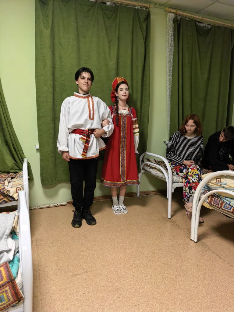 Конкурс костюмов народов России: когда погода решает всё!

Дождь за окном внёс свои коррективы в наш
