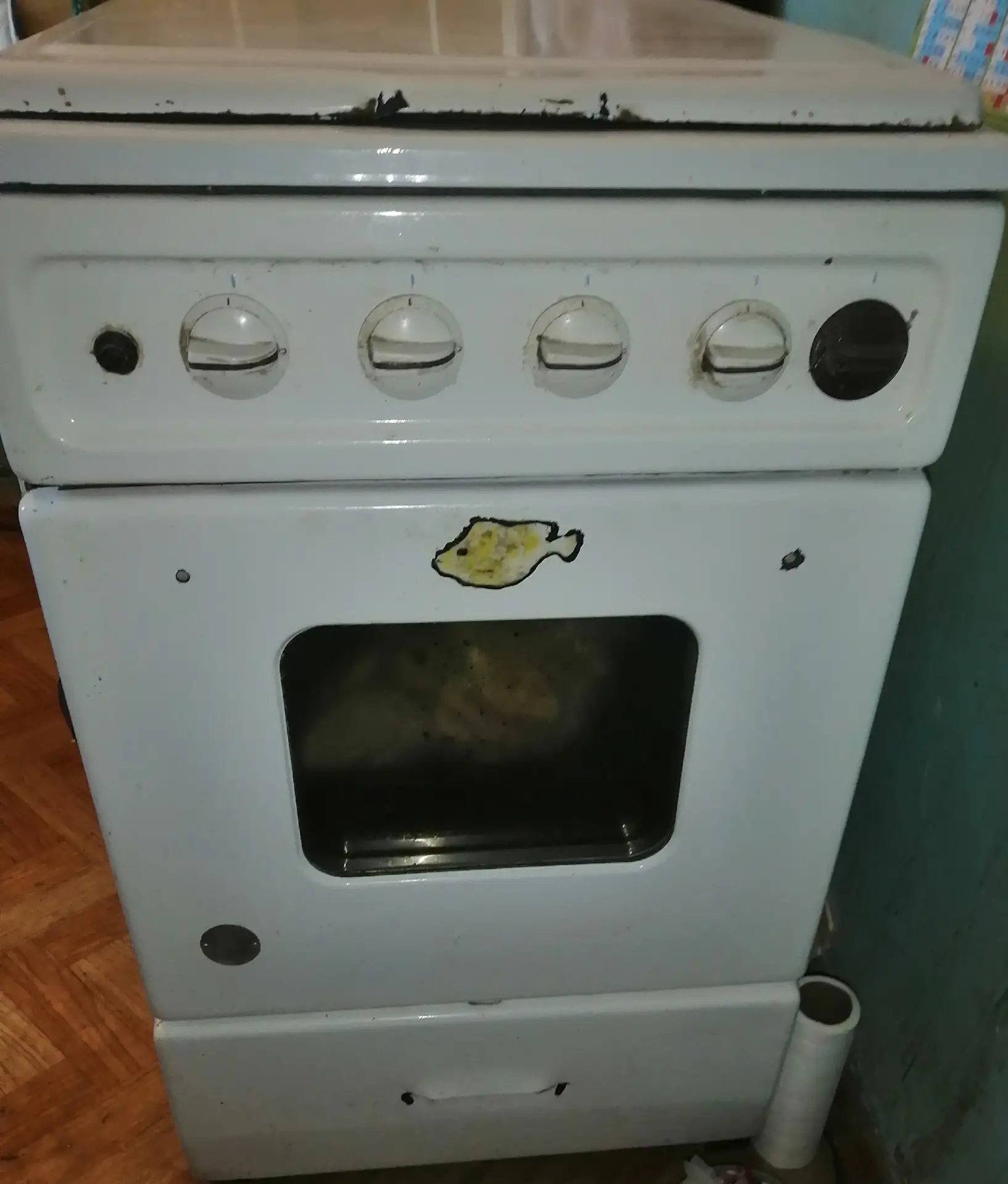 Отдам даром газовую плиту. Полностью рабочая. Забирать на Чернышевского 281.