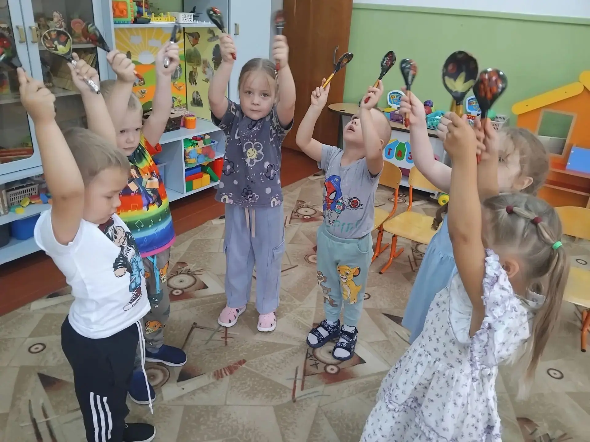 Сегодня в детскому саду прошёл замечательный Единый день фольклора. Мы с головой погрузились в атмос
