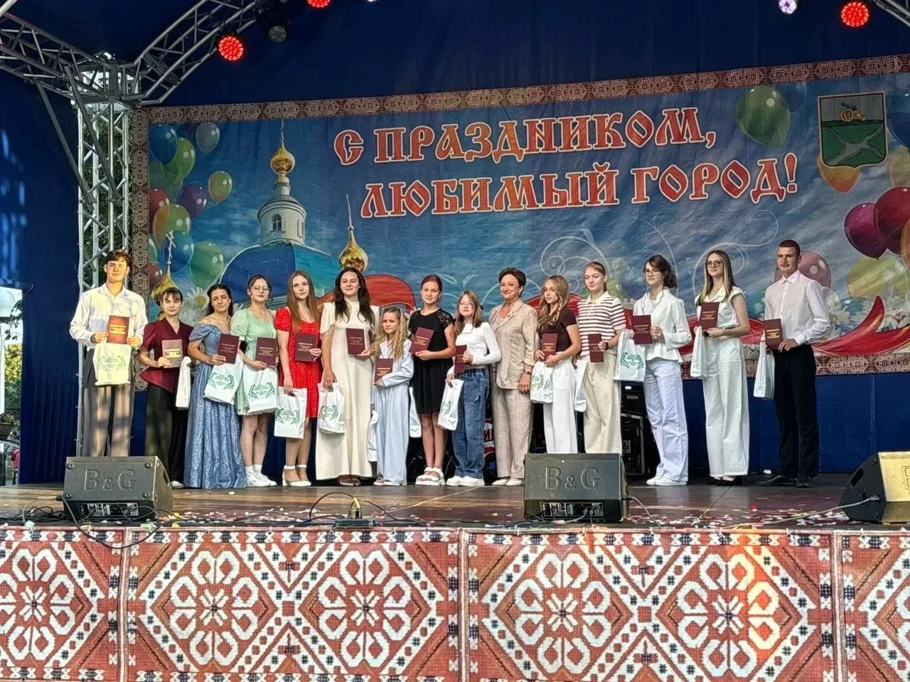 ✨ПОЗДРАВЛЯЕМ!!!
🖼По традиции, в день города Юхнова обновляется детско-юношеская доска почета «Честь