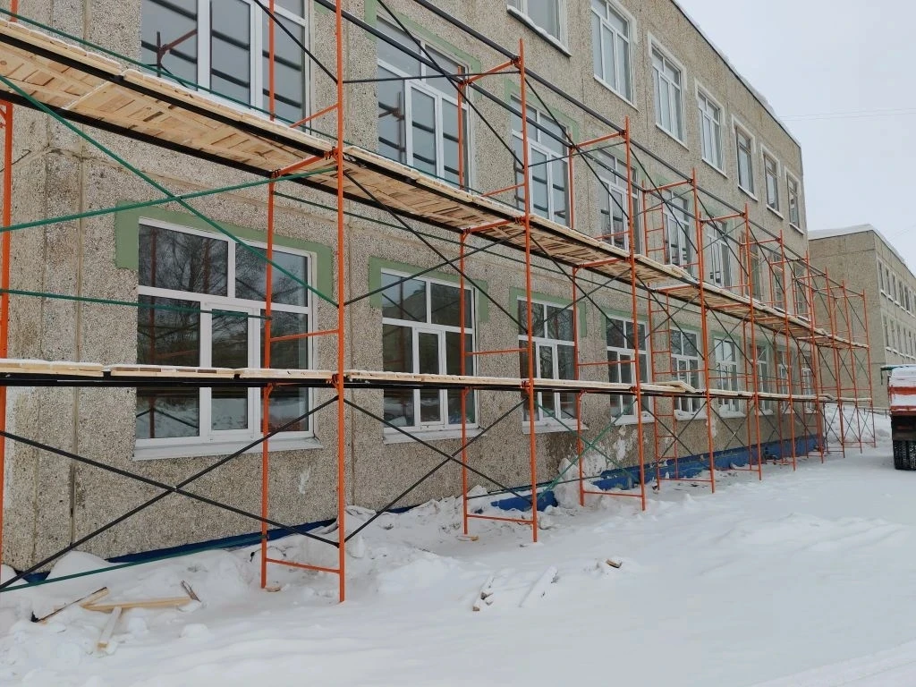 КАПРЕМОНТ В 55-ой: 1. Продолжаются работы по покрытию штукатуркой стен, проведению канализации в под