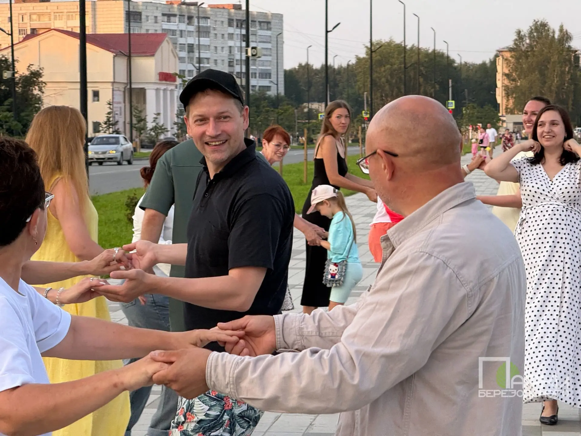 Мы продолжаем наполнять наш летний альбом фотографиями, на которых вы улыбаетесь, внимательно слушае
