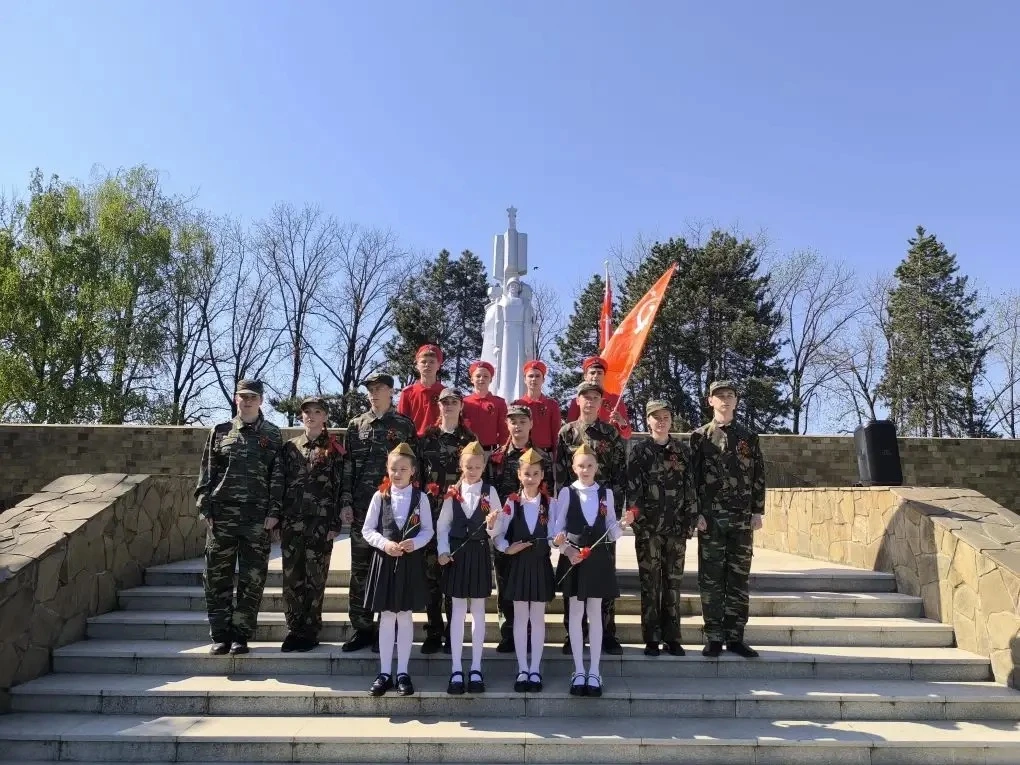 🇷🇺 9 мая — День Великой Победы!  В этот священный день учителя и ученики, родители нашей школы приня