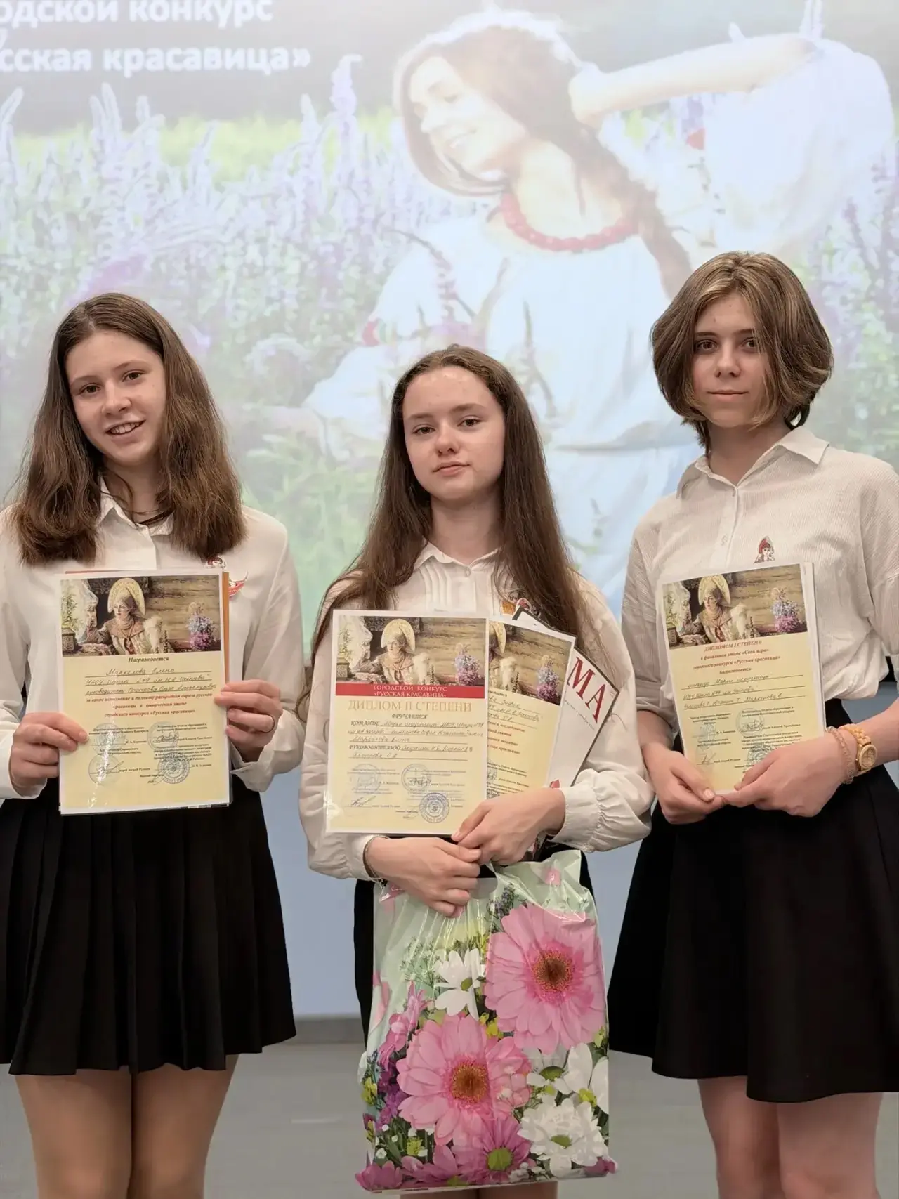 19 мая состоялся очный этап городского конкурса "Русская красавица".  Соперниками были 7 команд горо