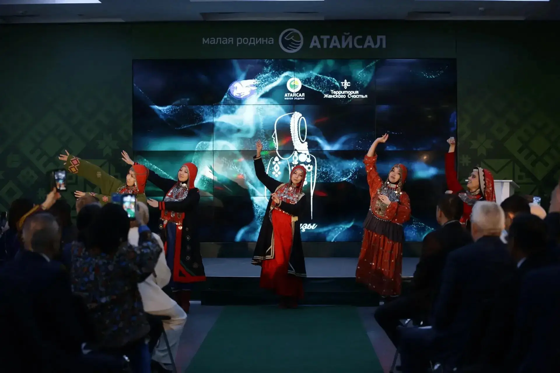 Каждую вторую пятницу сентября и третью пятницу апреля отмечаем в республике День нацио...