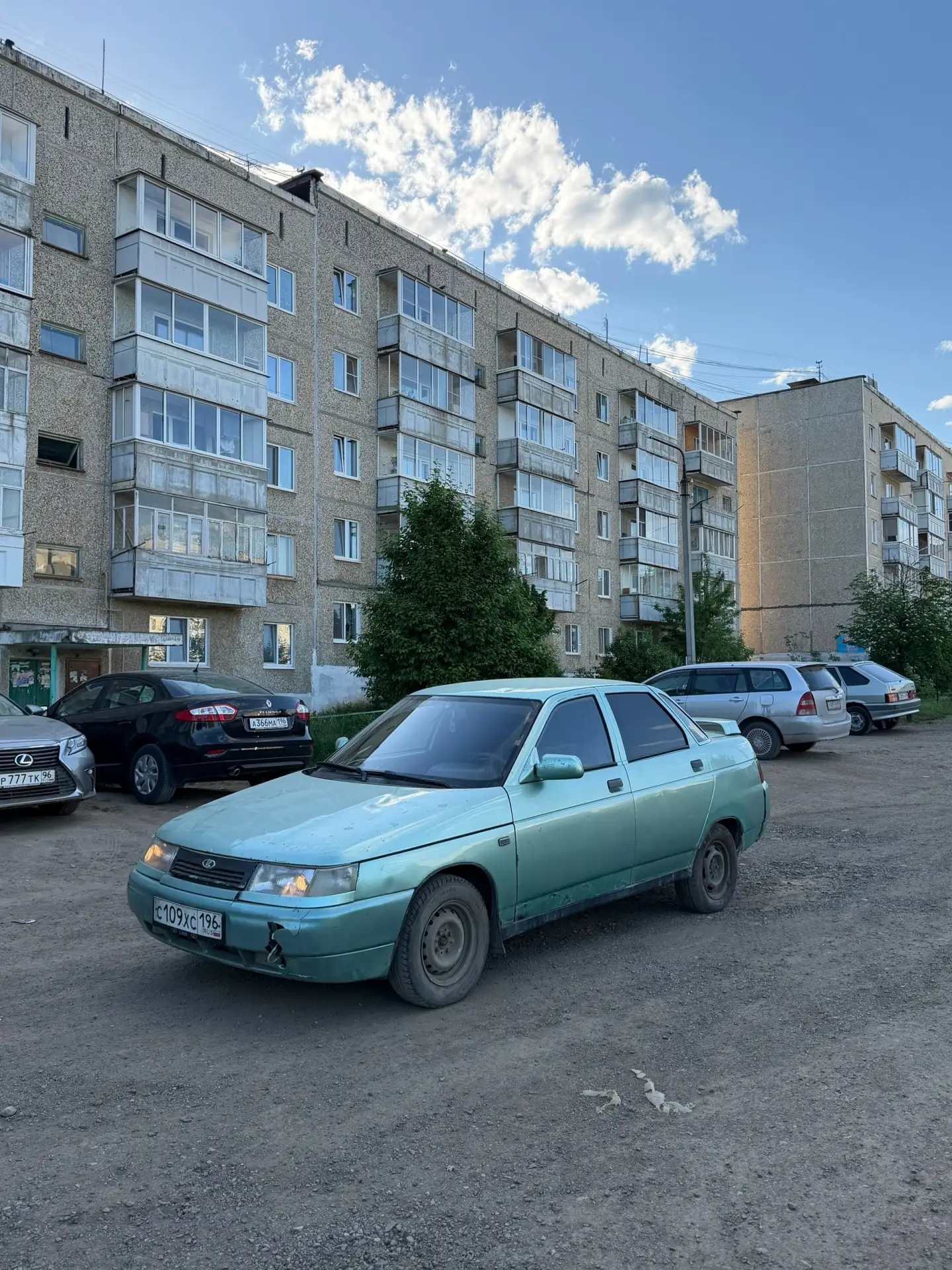 Продам Ваз 2110, 2003 год, на учете, документы все,все чисто, на полном уверенном ходу, двигатель, к