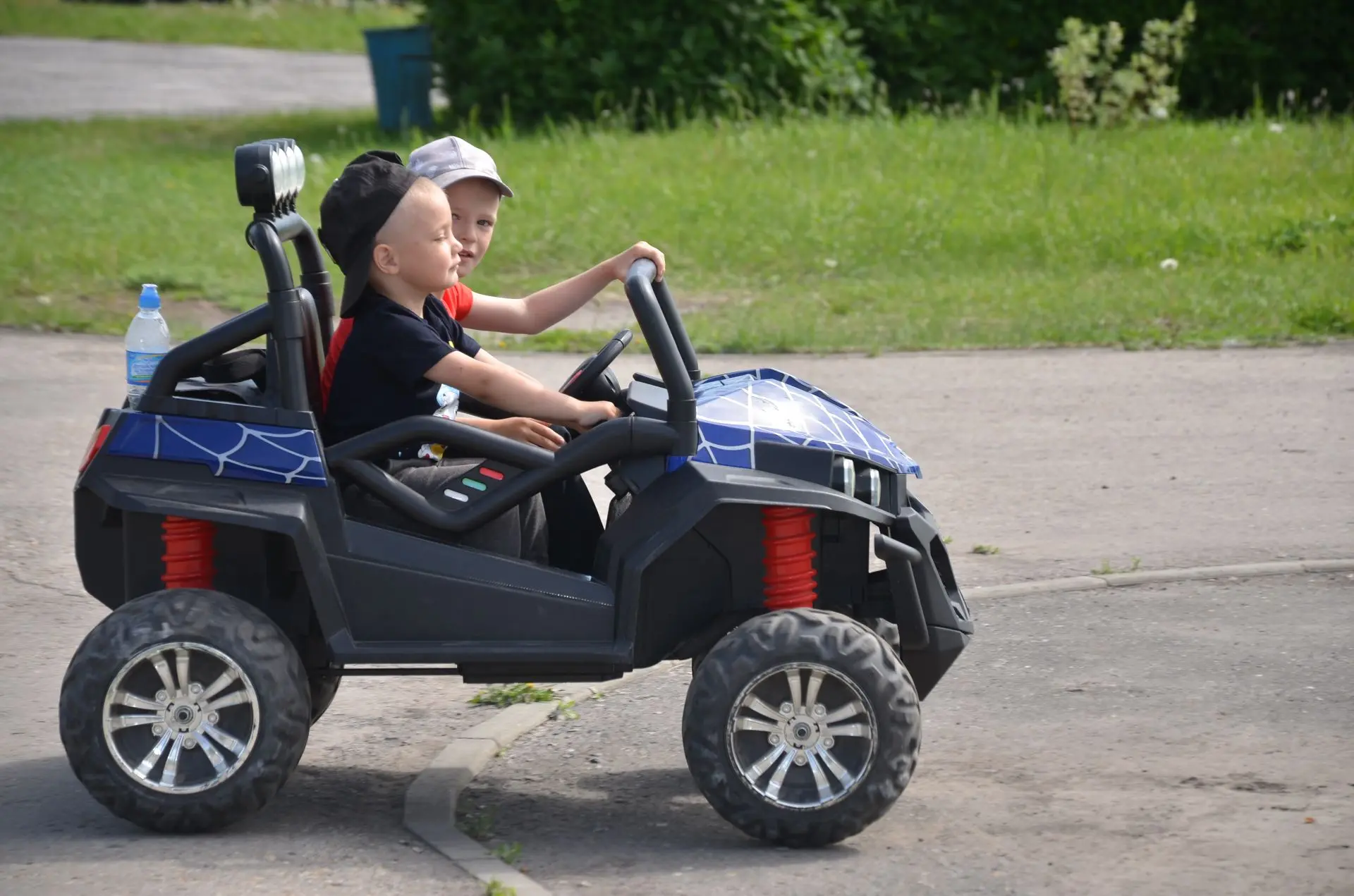 Сегодня на набережной райцентра отметили День защиты детей – с размахом, весельем, множ...