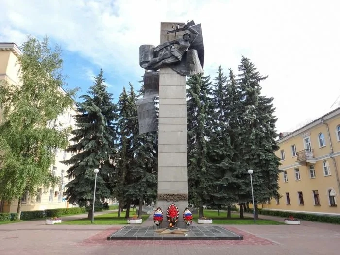 В День памяти и скорби 

22 июня в 12:15 по московскому времени по всей России будет объявлена минут