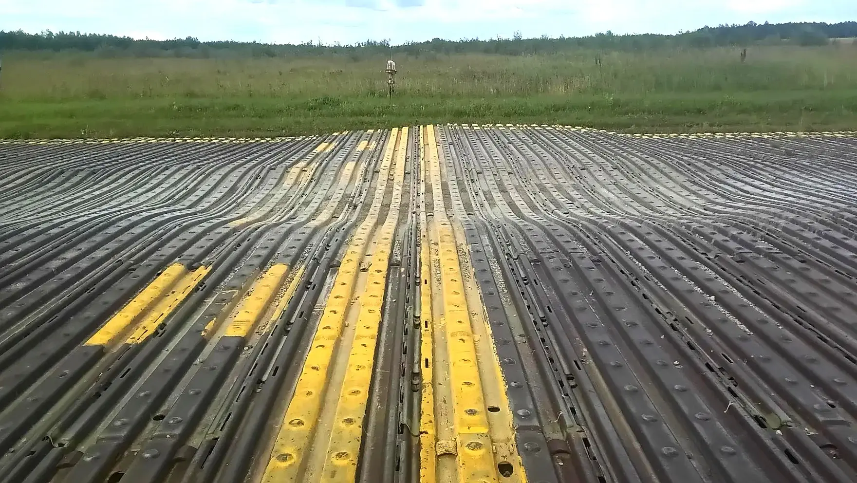 ✅ На аэродроме в Охотске начался текущий ремонт металлических покрытий перрона и рулежн...