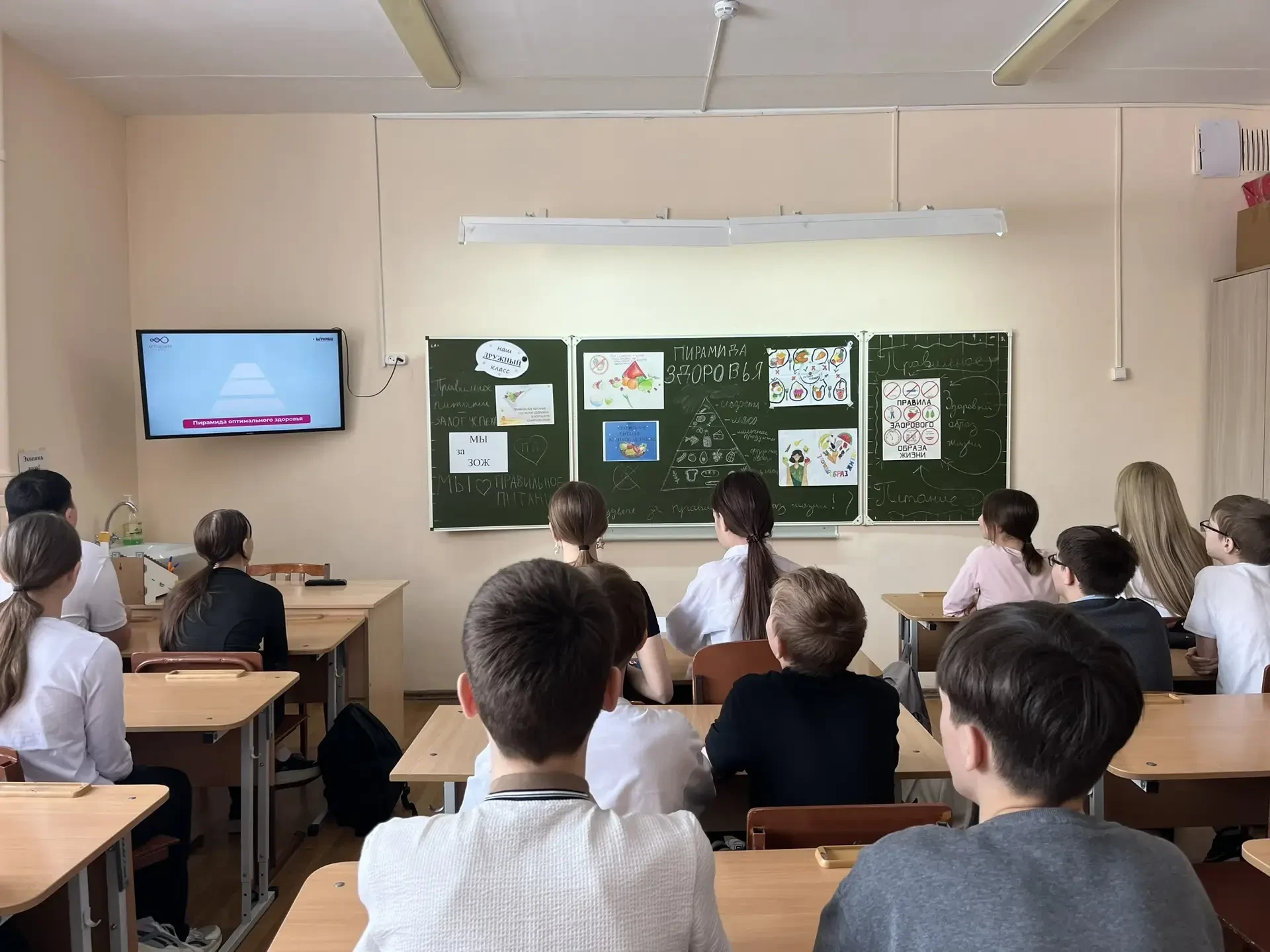 «Недели здорового питания». ﻿В  рамках «Недели школьного питания» 19  марта в 1-11 классах прошли ме