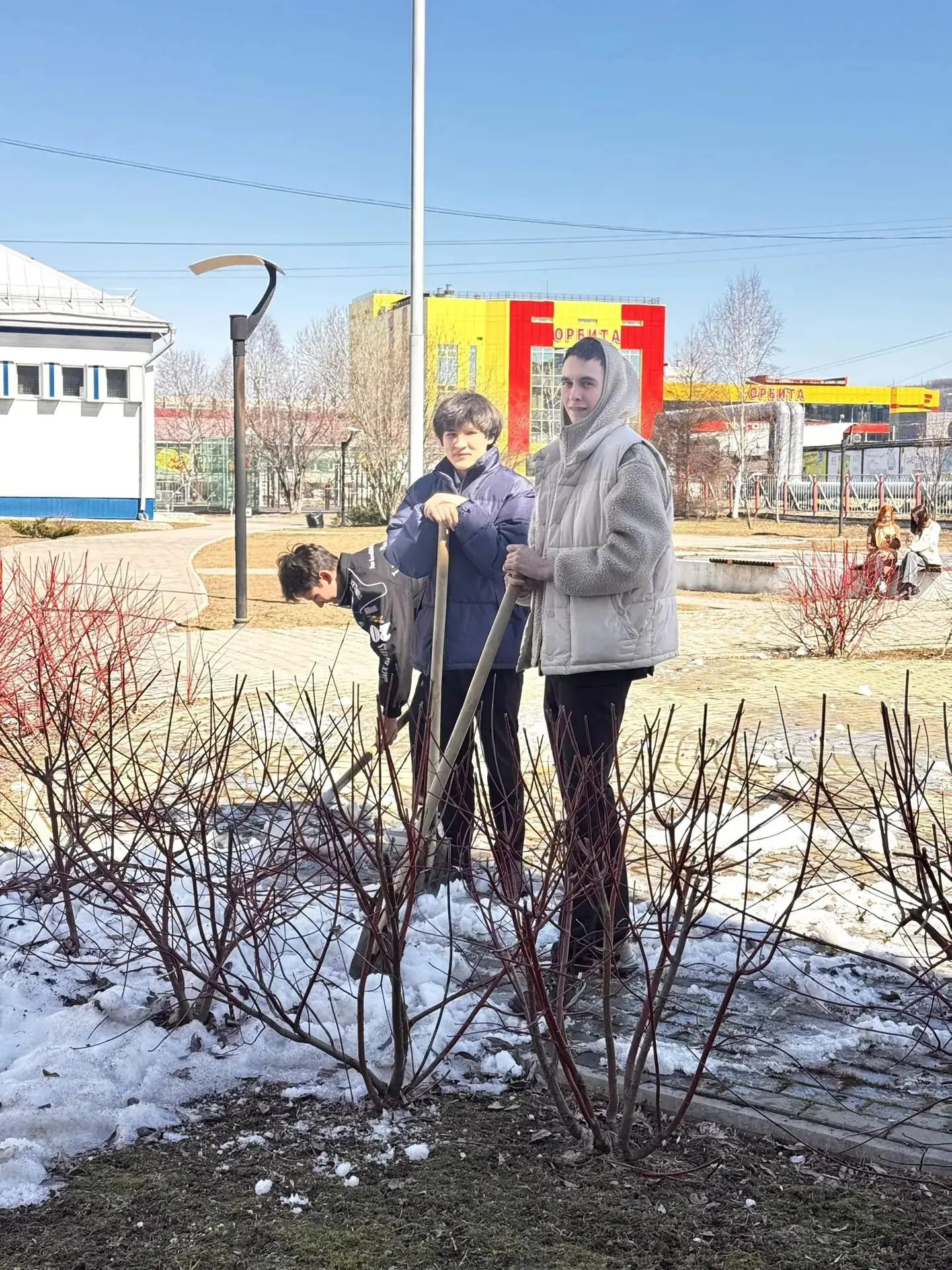 🌿Чистая пятница: весенний переполох   🌞Сегодня наша гимназия вновь вышла на весеннюю «чистую пятницу