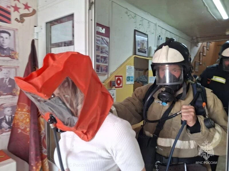 📍В Шаблыкино школа искусств под защитой сотрудников МЧС России   Сотрудники 37 пожарно-спасательной 