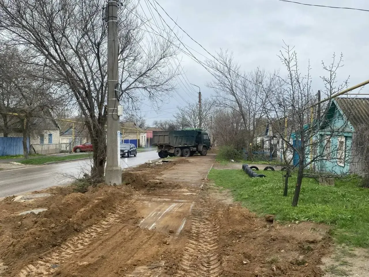 В Элисте на улице Чернышевского проводится капитальный ремонт водопроводных сетей🚰  Работы проводятс
