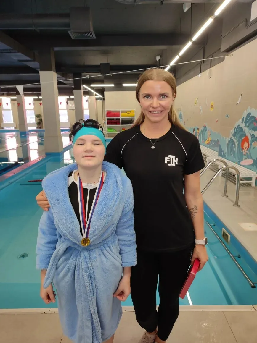 🏊‍♂️ Наши чемпионы в воде: успехи 5 «М» на соревнованиях по плаванию! 🏊‍♀️   Гордимся учениками 5 «М