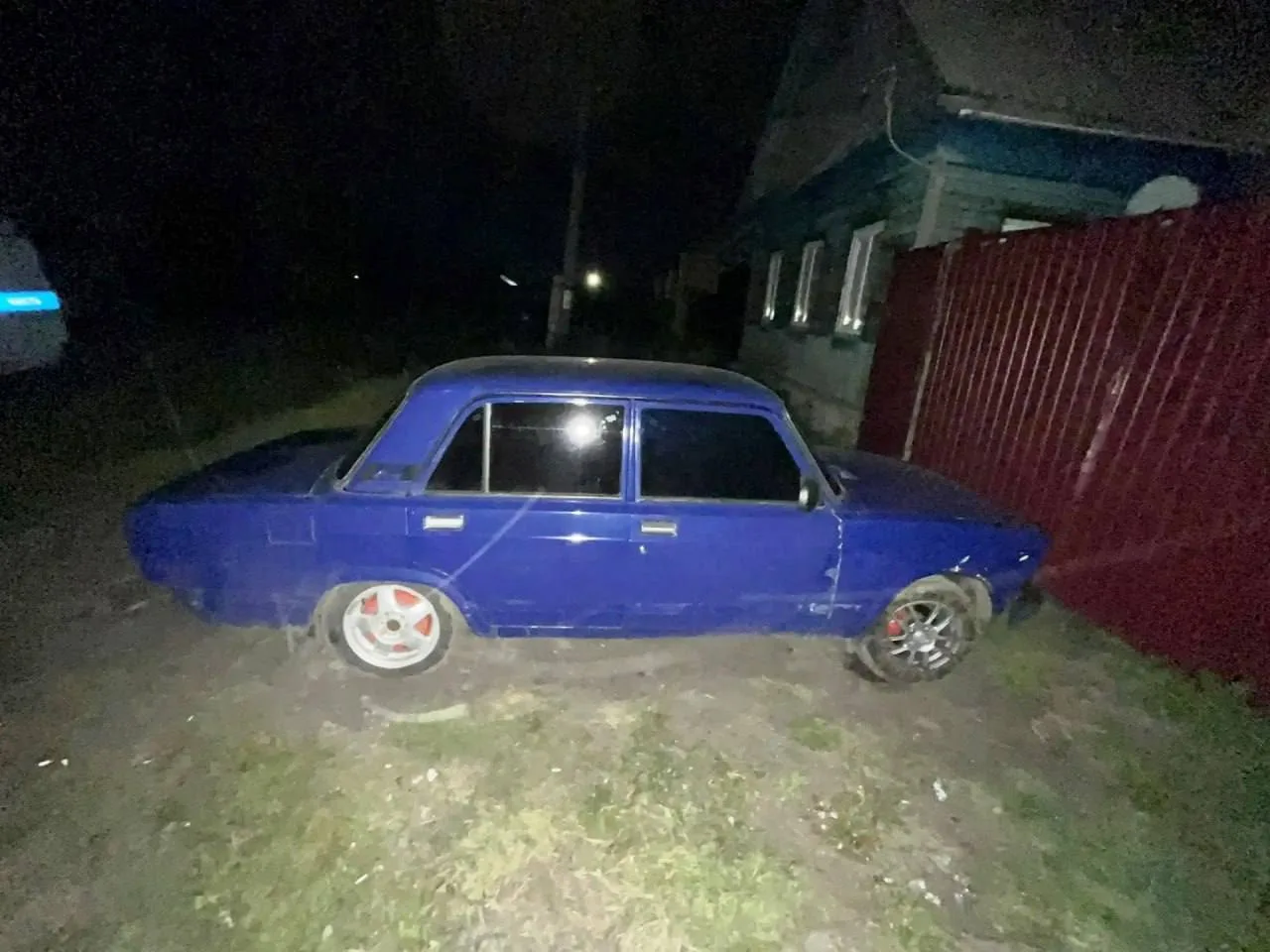 В Калачинске курьер пытался угнать чужую «семёрку»