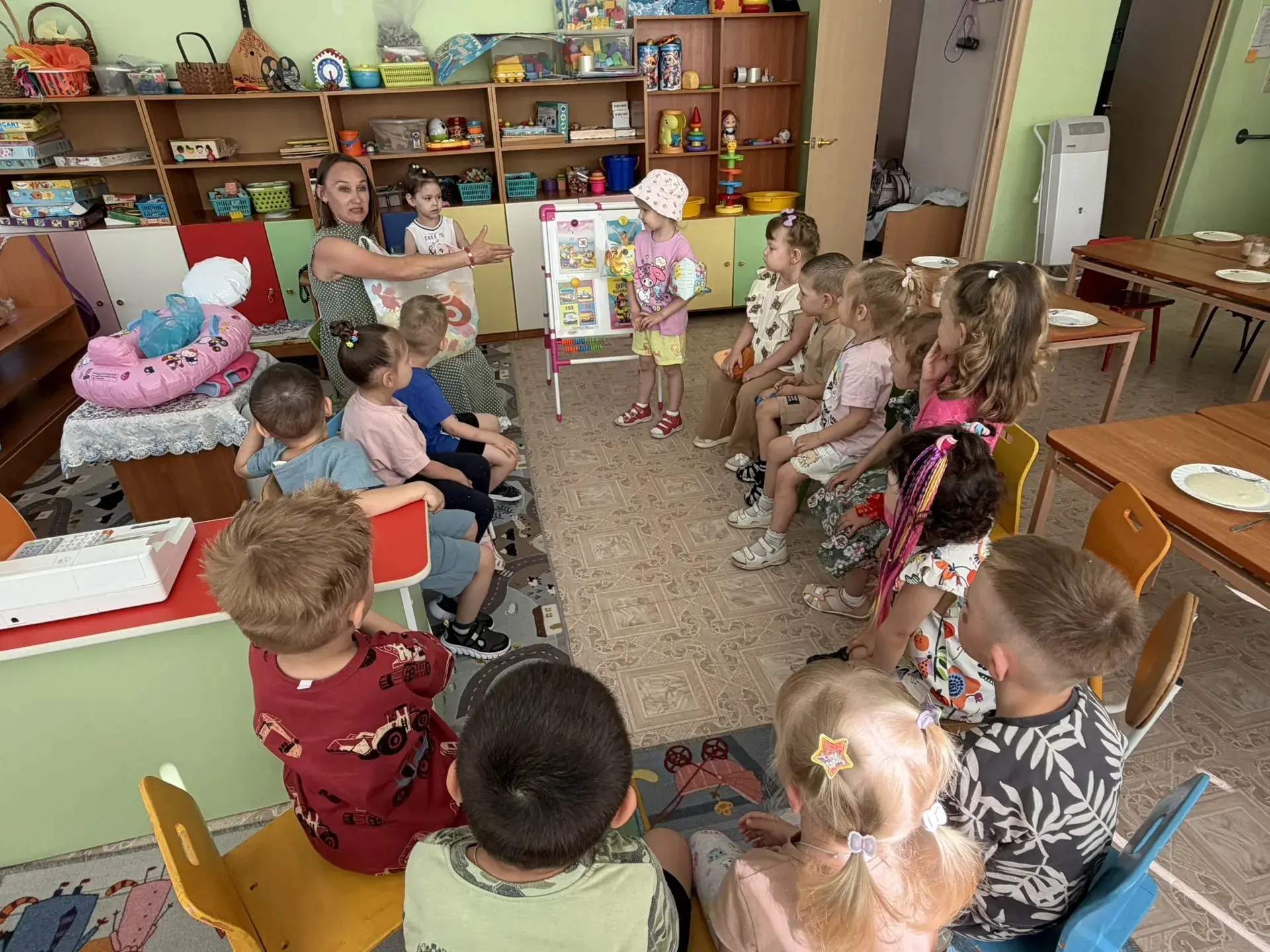В младшей группе прошло тематическое занятие, посвящённое безопасности на водоёмах летом.