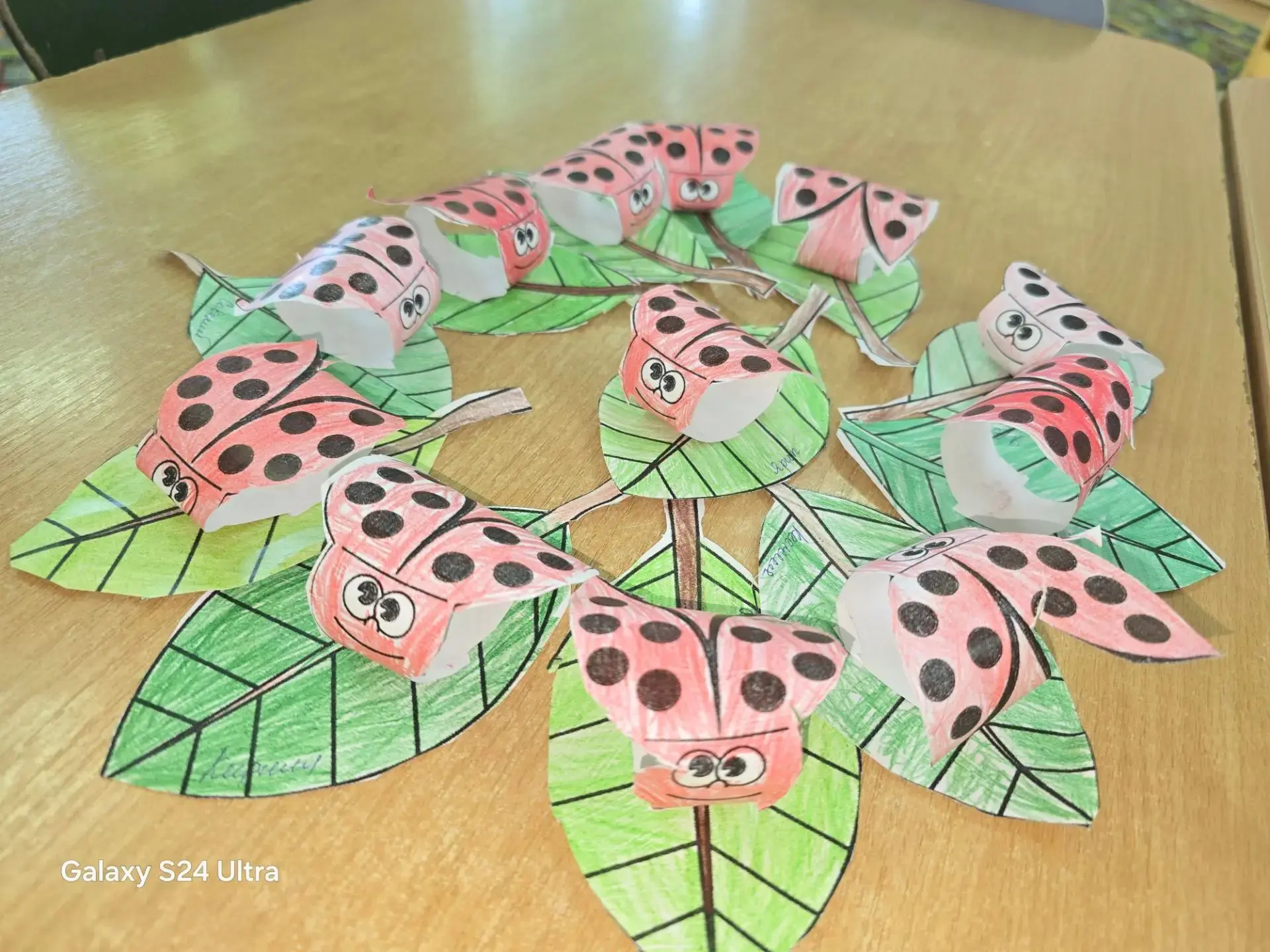 🐞 Лето в деталях: божьи коровки в нашем детском саду !

Летом так здорово гулять и замечать в траве