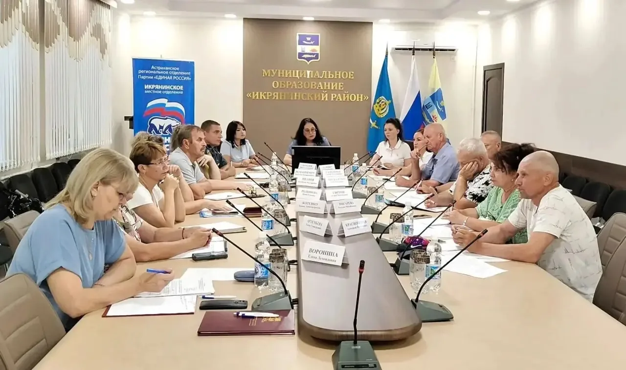 В Икрянинском районе обсудили легализацию гостевых домов в рамках федерального эксперимента

В селе 