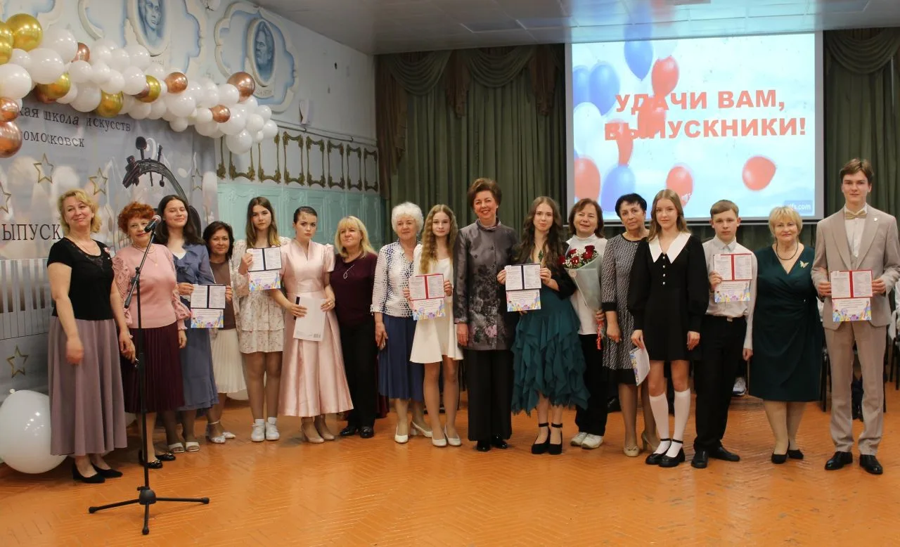 В ДОБРЫЙ ПУТЬ, ВЫПУСКНИКИ!