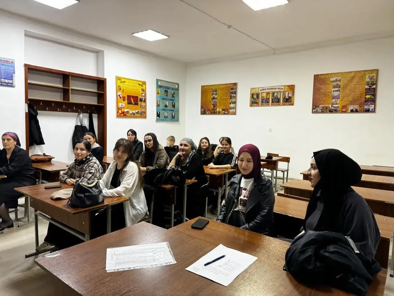 🗓️В МБОУ «Гимназия» прошли классные часы для учеников 7–11 классов, посвящённые важной и актуальной 