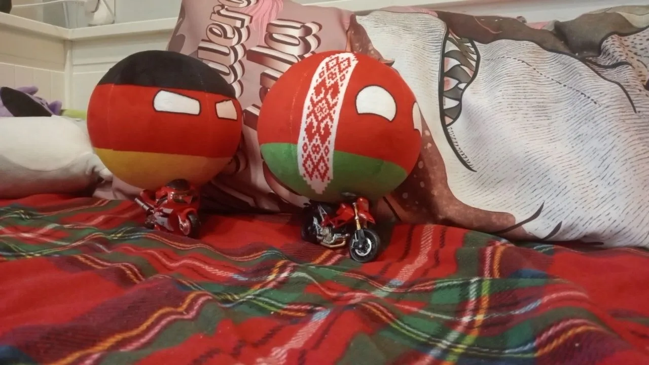 Томас и Саня на питбайках