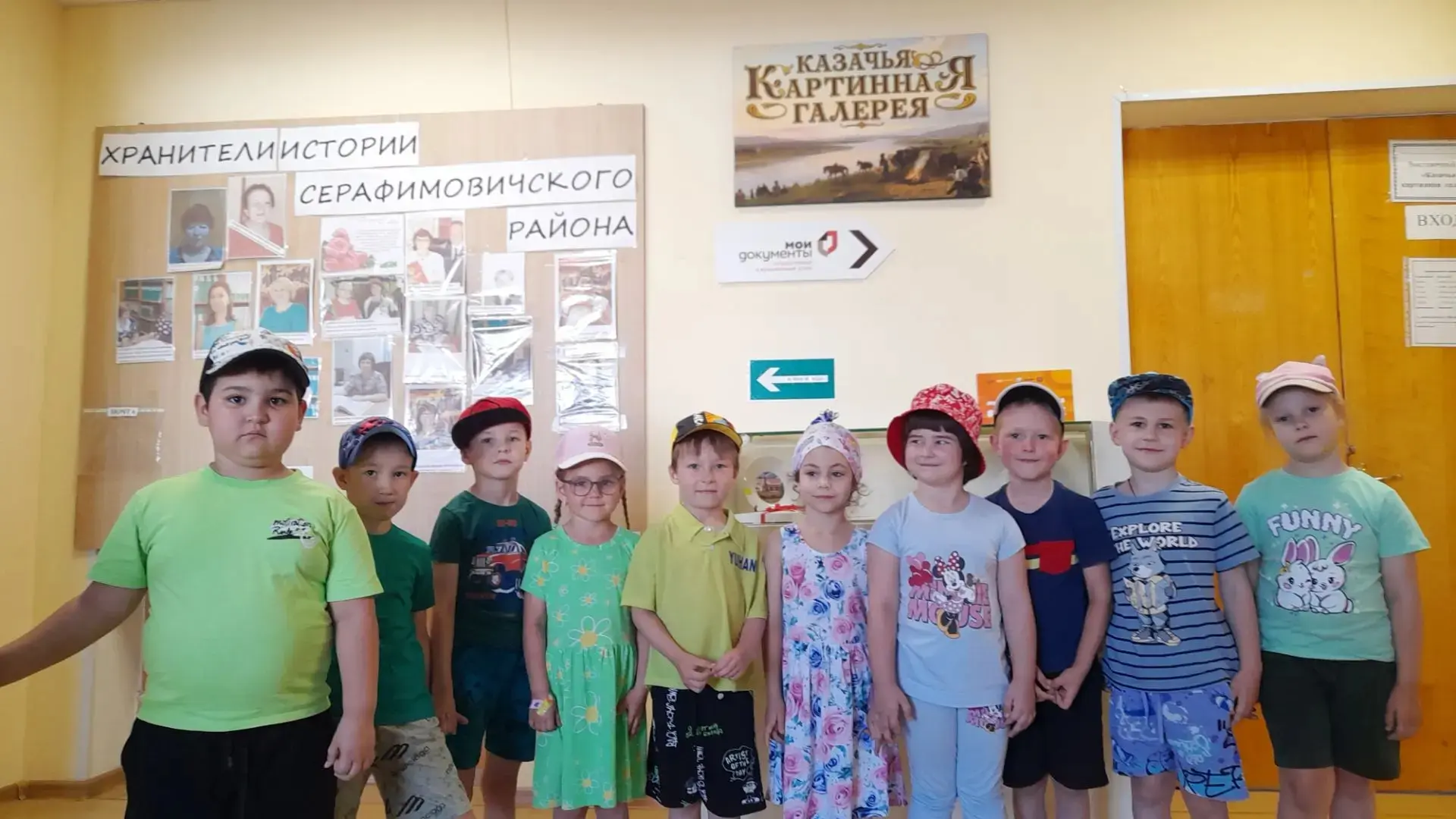 🎨 У нас в городе расположен выставочный зал " Казачья картинная галерея". Воспитанники старшей груп