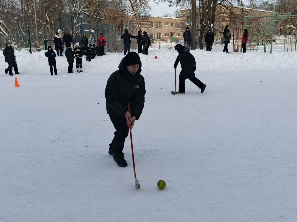 11 февраля в нашей школе состоялся День здоровья.  Для учащихся пятых и шестых классов во дворе школ