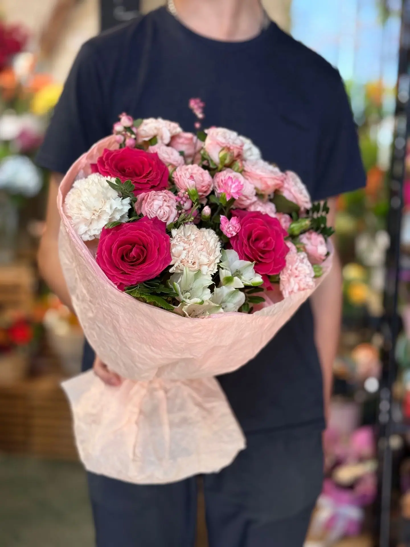 В LesFlorist мы создаем букеты без трендов, и самолюбования, создаем букеты для людей и...