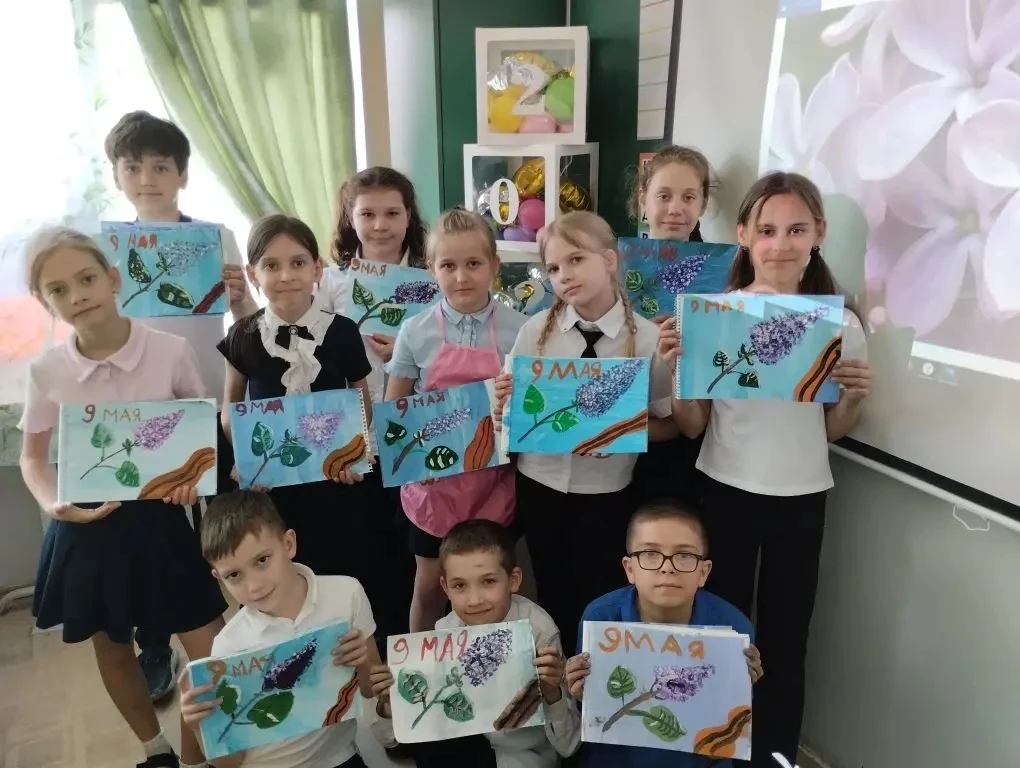 Сегодня на уроке изобразительного искусства 3 Арт класс (кл. рук - тель Кузьменкова Е.В.) завершил с
