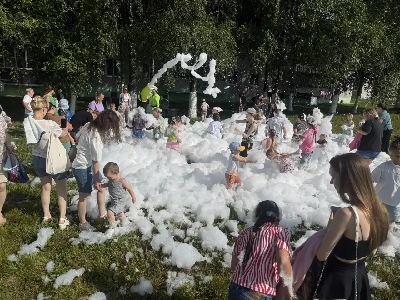 🎉 А дальше было самое весёлое — пенная вечеринка! 🥳