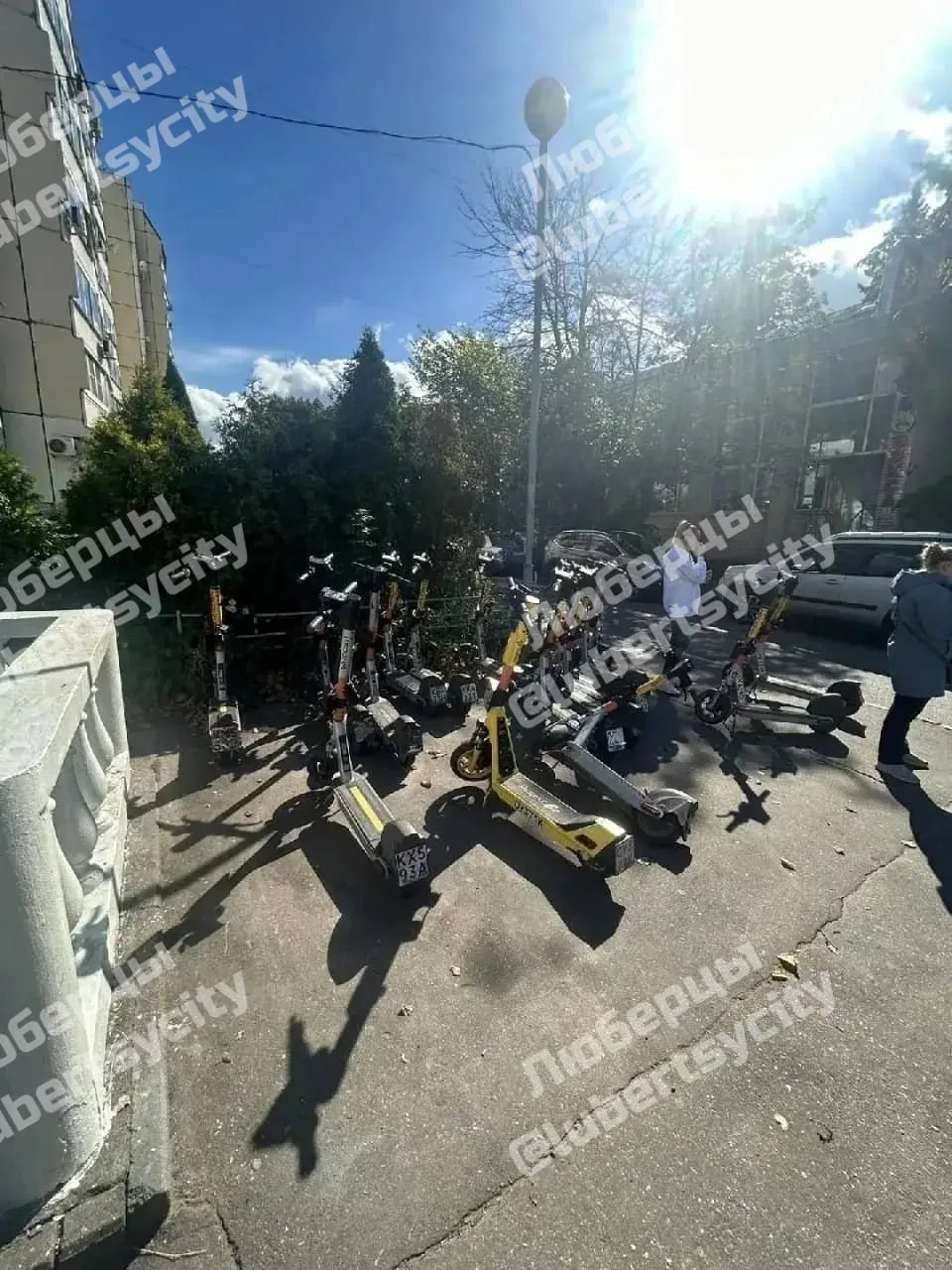 В Люберцах эвакуировали более 30 самокатов за нарушение правил парковки.