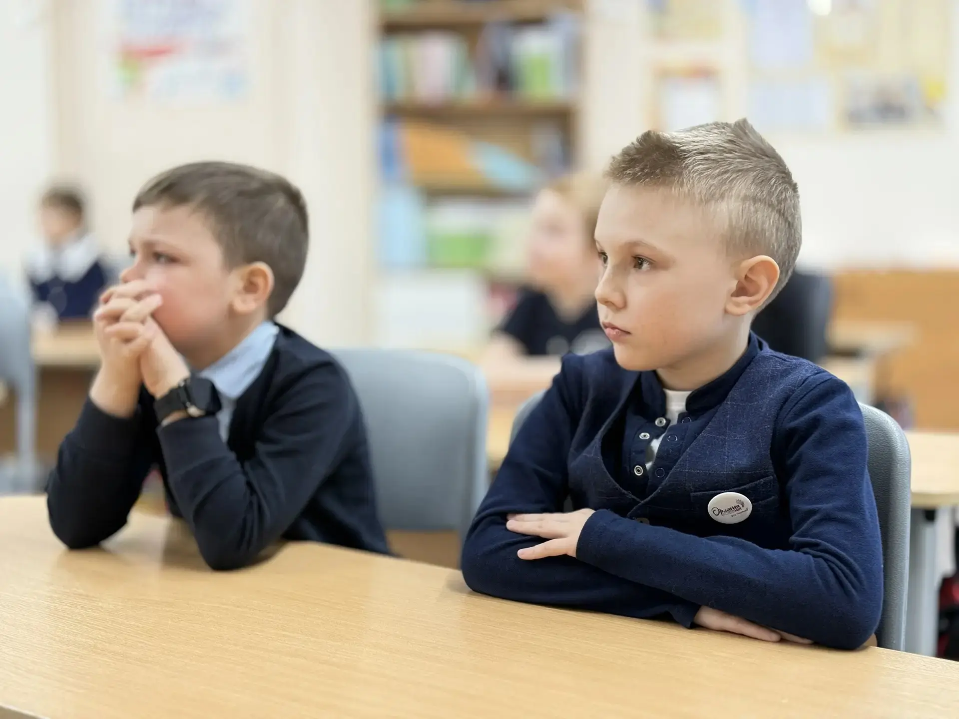 Наши юные ученые из 2 "В" класса открывают мир науки для первоклашек!  🏫В начальной школе проходит н