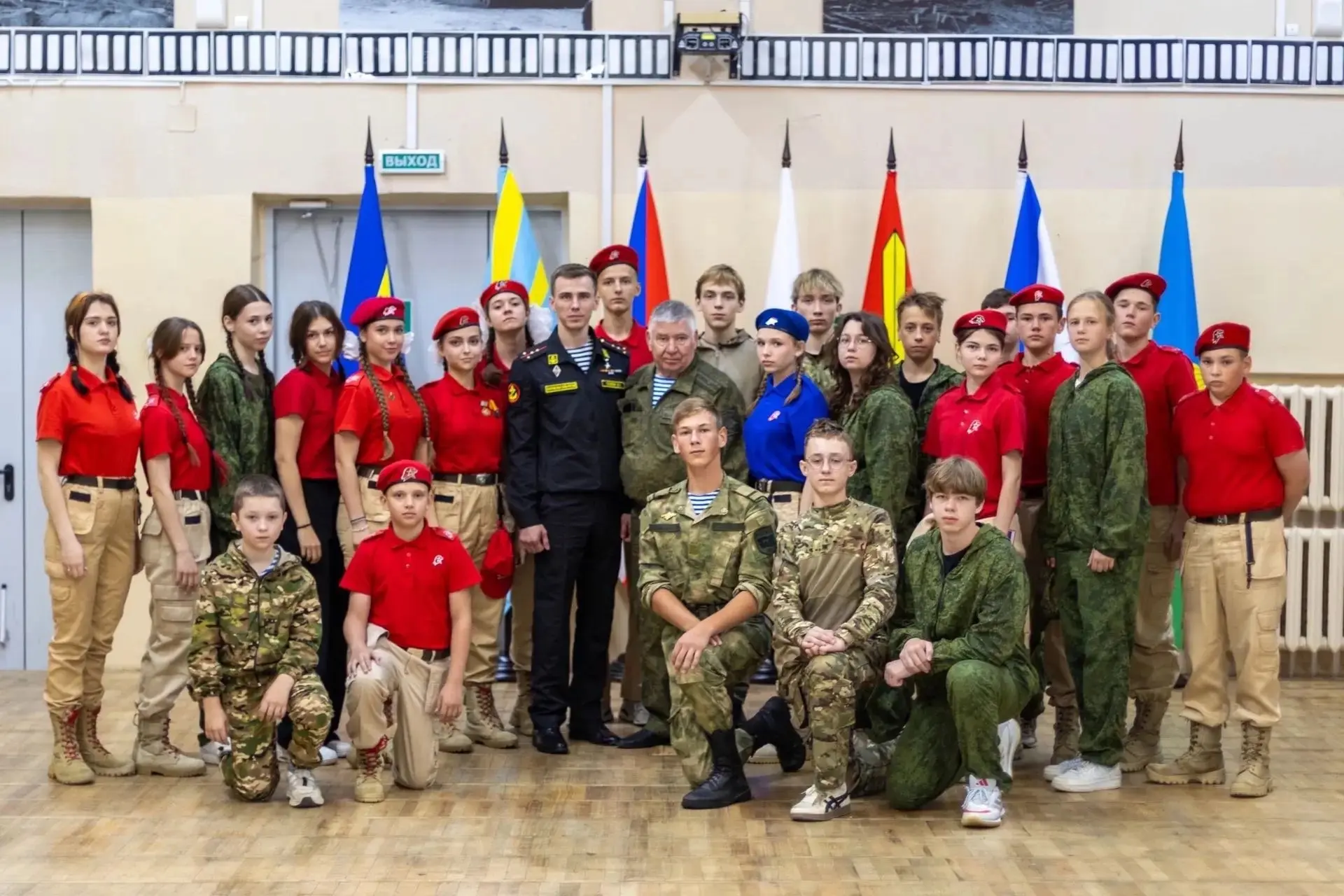 Владислав Головин посетил юнармейскую смену 🙌

Начальник Главного штаба «ЮНАРМИИ», Герой России Вла