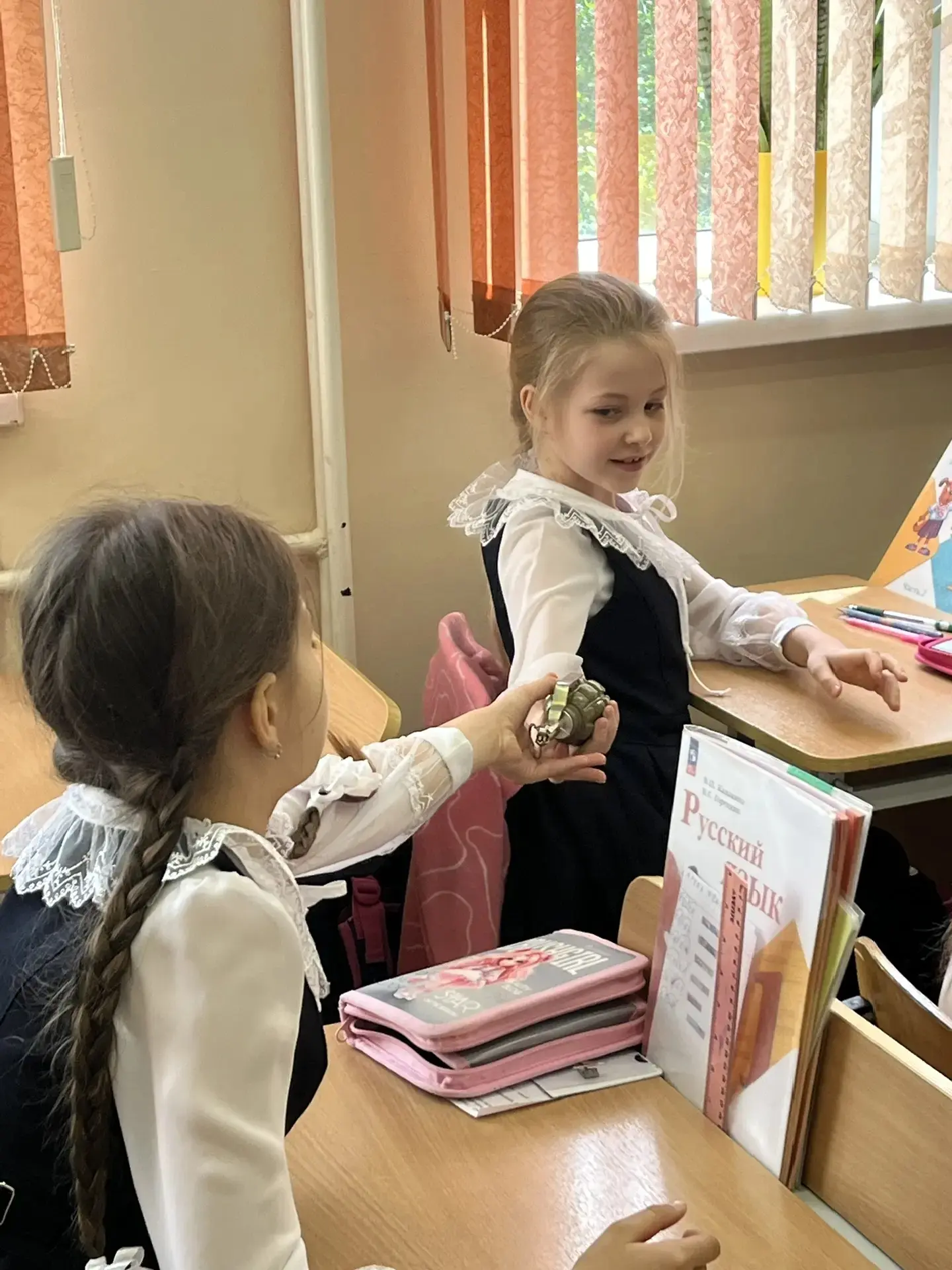 А гимназии прошли "Уроки Мужества". В гости к ребятам приходил Гвардии Лейтенант запаса Васильев Вла