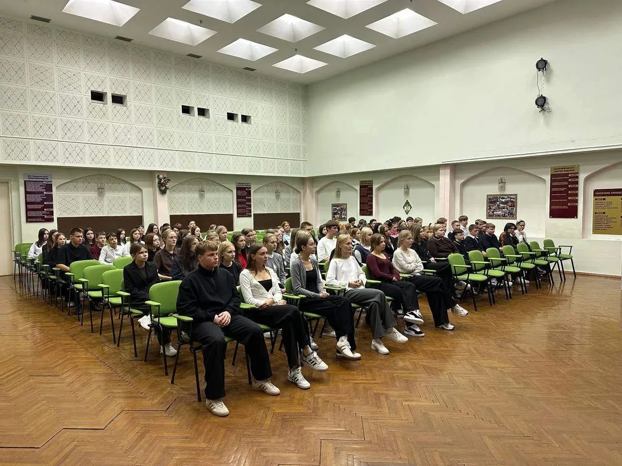 ❗️Киришский городской прокурор провёл профилактическую лекцию для учащихся лицея