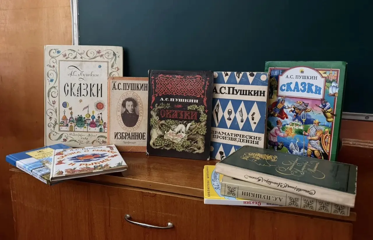 «Я в гости к Пушкину спешу»: как прошла наша книжная выставка 📚✨