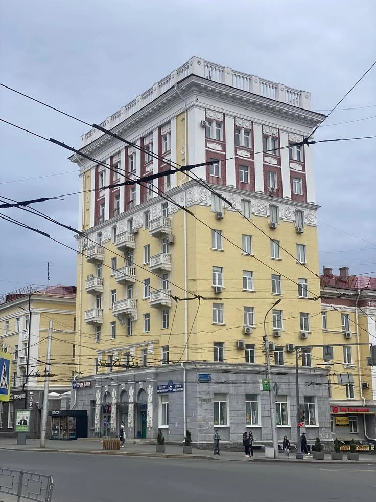 Ничего необычного, просто власти разрешили строительство дома в историческом квартале Ч...