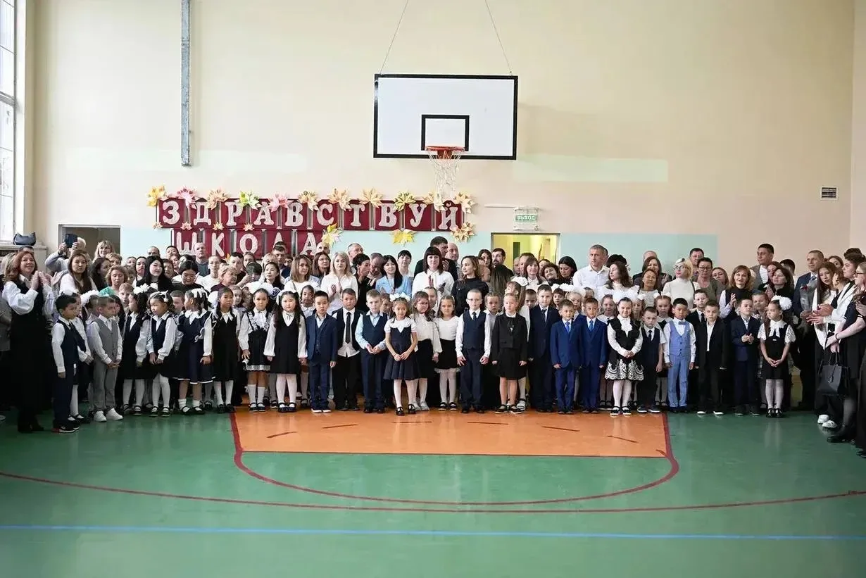Депутаты окружной Думы поздравили школьников с Днем знаний
