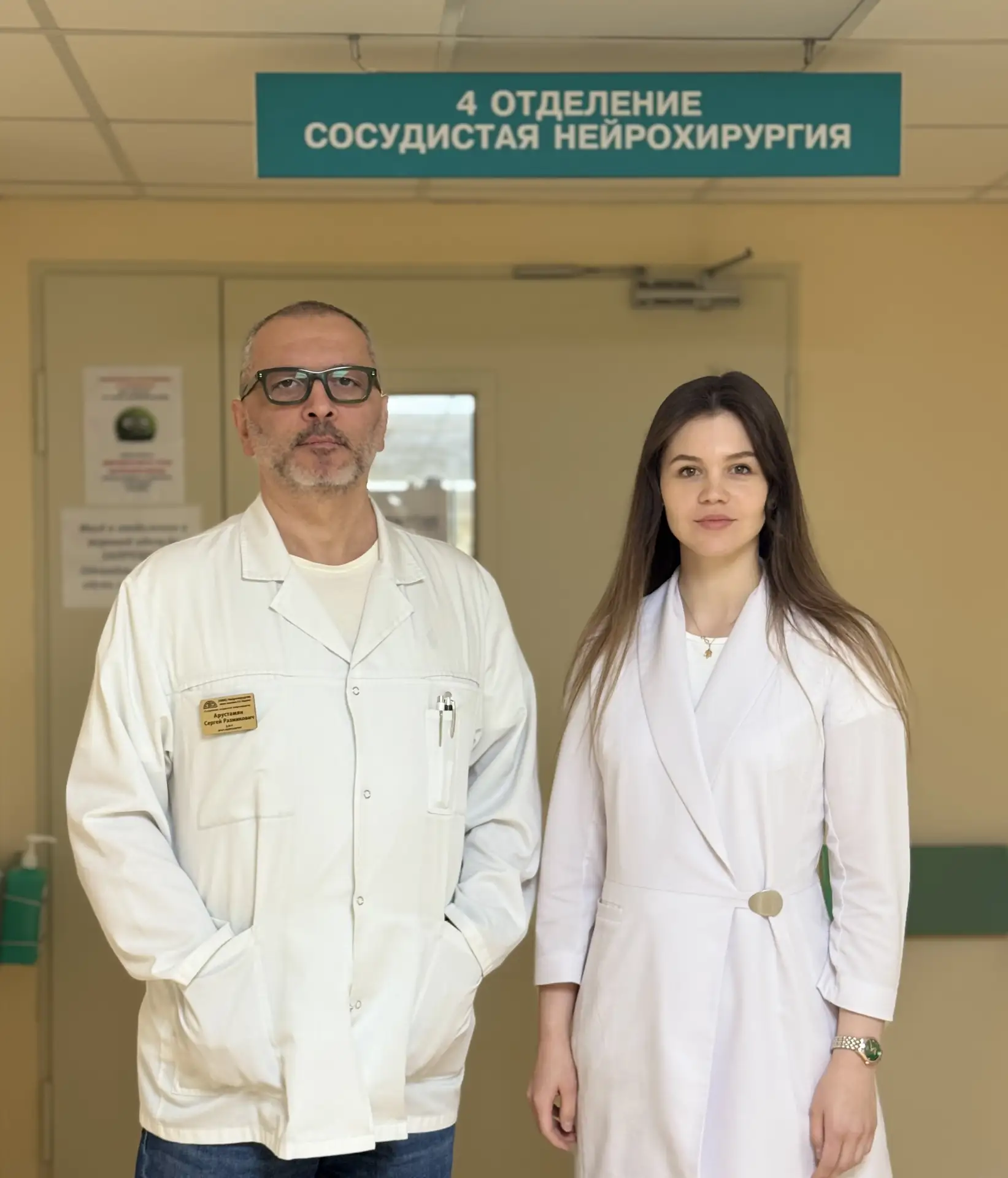 В НМИЦ нейрохирургии ювелирно прооперировали аневризму, сохранив пациентке зрение