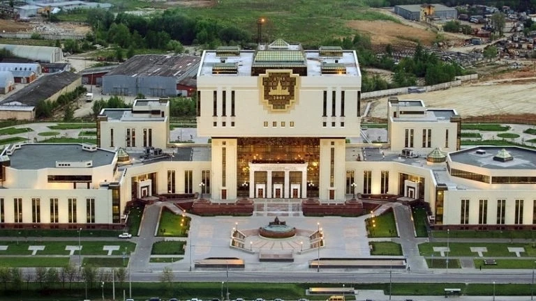 🏛 Рубрика «Библио‑Тур»: продолжаем знакомиться с невероятными библиотеками России! 📘
Сегодня наш м