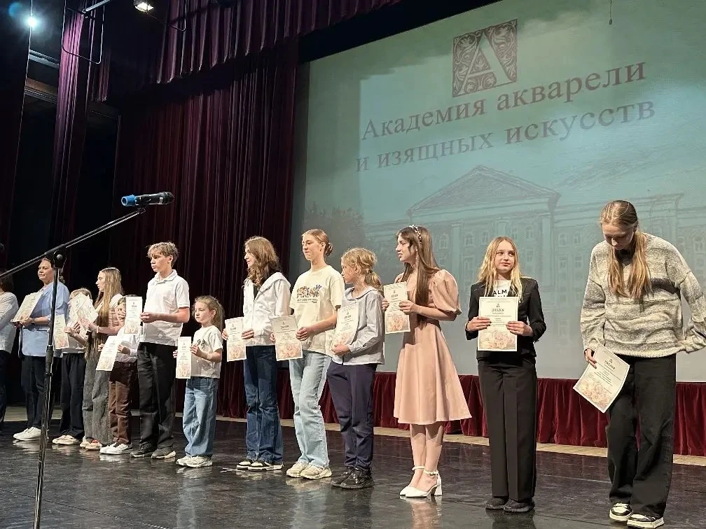 Традиции в красках 🎨  В Академии акварели и изящных искусств Сергея Андрияки состоялась торжественна
