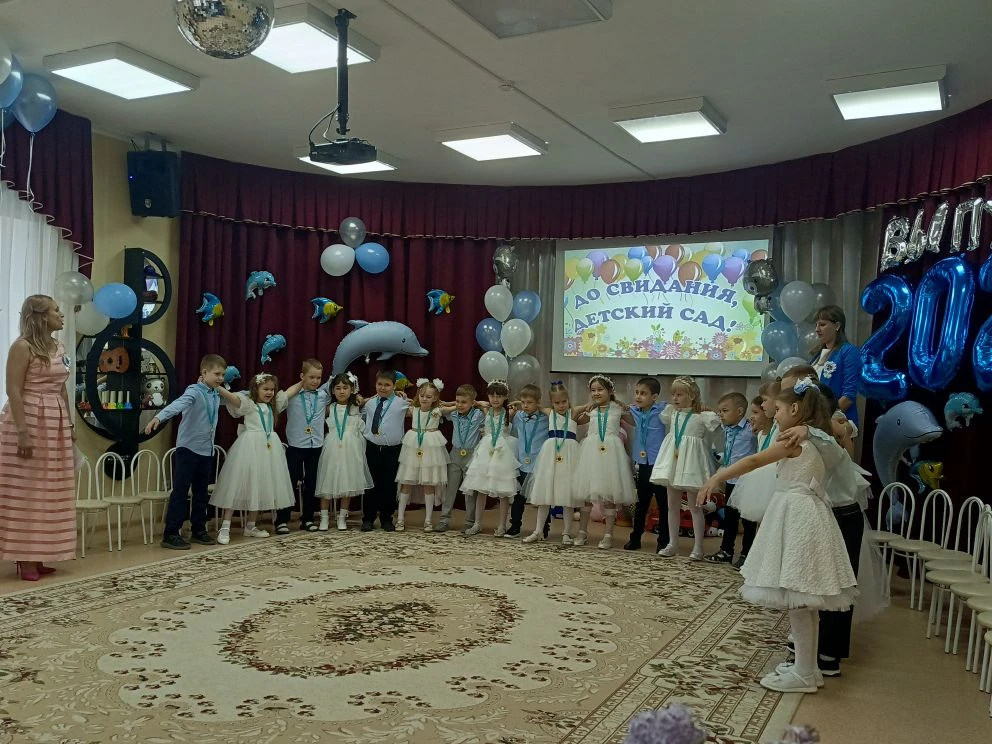 Прощаемся с выпускниками группы "Ручеёк" с теплыми улыбками и светлыми надеждами на буд...